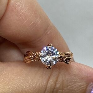 💛 Rose Gold Plated CZ Flower Shank Ring